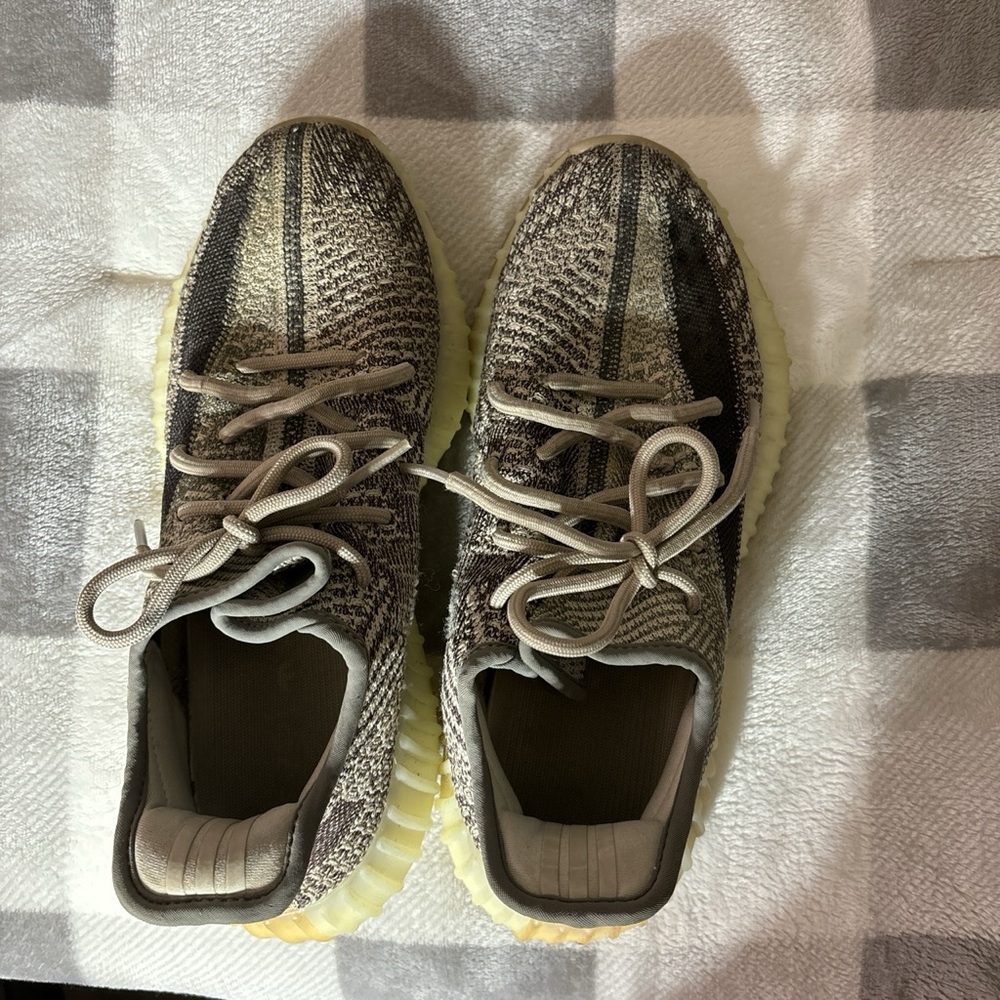 Yeezys zyon worn quite a bit but they still have so much life